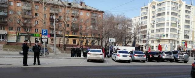 В Новосибирске ГИБДД несколько раз остановила участников автопробега 1 мая